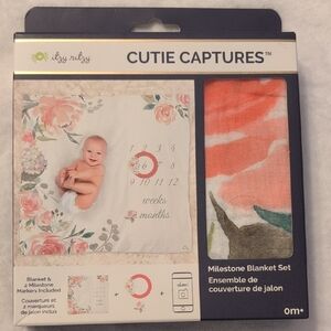 Itzy Ritzy Floral Milestone Blanket Set